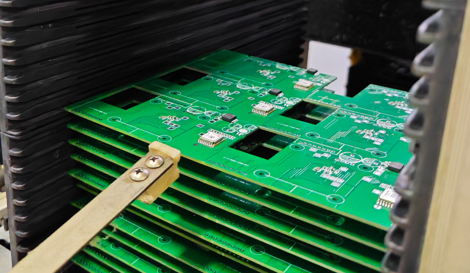 Tác động của mức độ tự động hóa trong các nhà máy PCBA đối với sản xuất hàng loạt